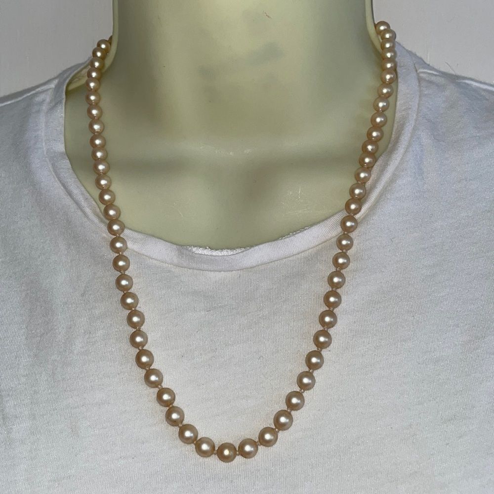 Vintage mid century creamy pearl necklace
